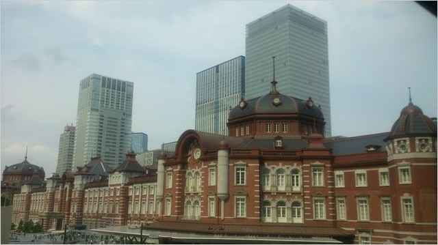 東京駅とトラストタワー